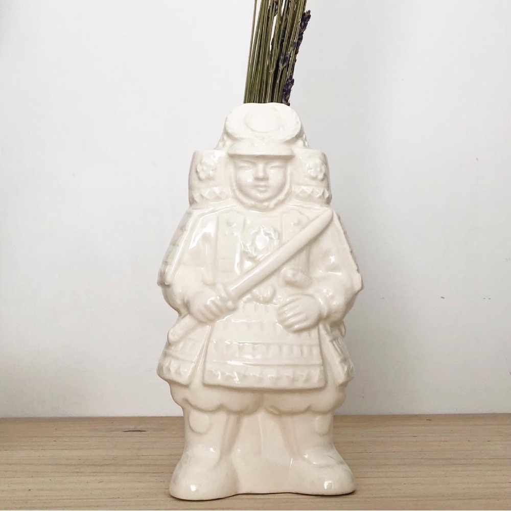 Gakkeikan Samurai Sake Porcelain Bottle/Decanter/Vase